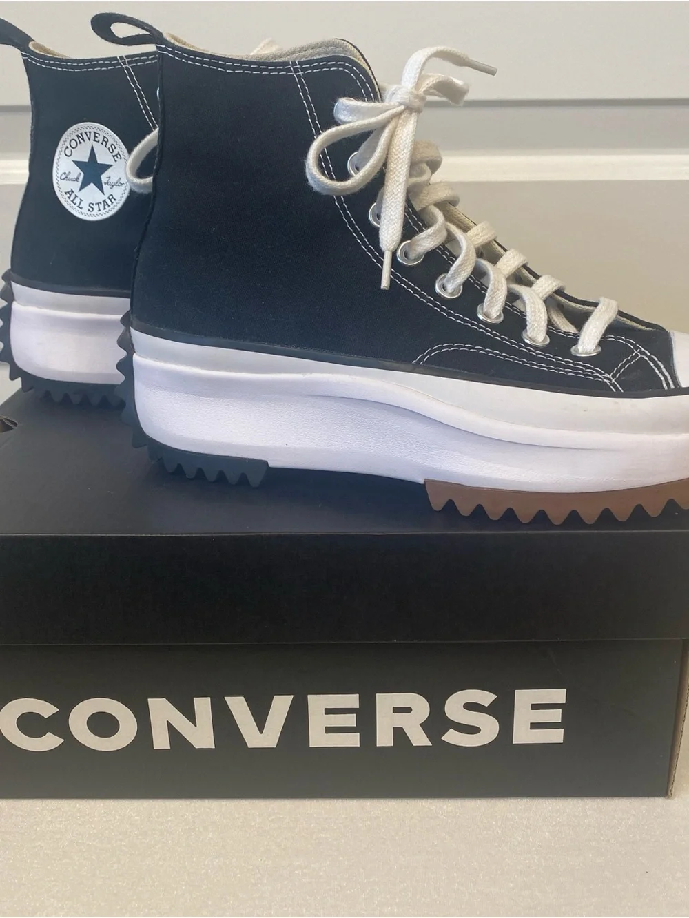 CONVERSE RUN STAR HIKE PLATFORM NEW IN BOX!  HI TOP, BLACK W/ WHITE , WOMENS 8